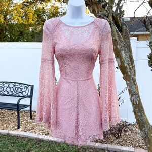 Bebe Blush Pink Lace Romper Bell Sleeve Boho Romantic Size 2 Festival Bridal